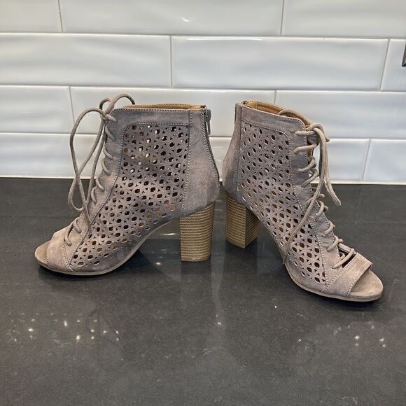 Qupid Taupe Lace up Heals - Picture 4 of 9